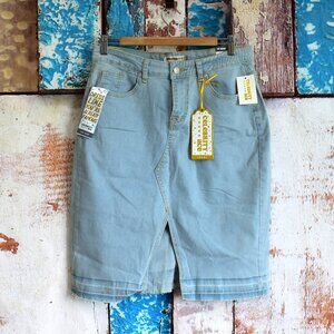 Women's Celebrity Ace Skirt Denim Size 11/L Light Wash NEW TAG